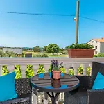 2 Bedroom Nice Apartment In Biograd Na Moru *