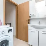 2 Bedroom Nice Apartment In Biograd Na Moru Apartment *